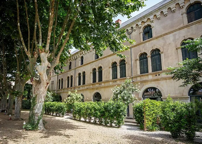 Couvent Des Ursulines: Historic Pezenas Retreat for Families and Groups